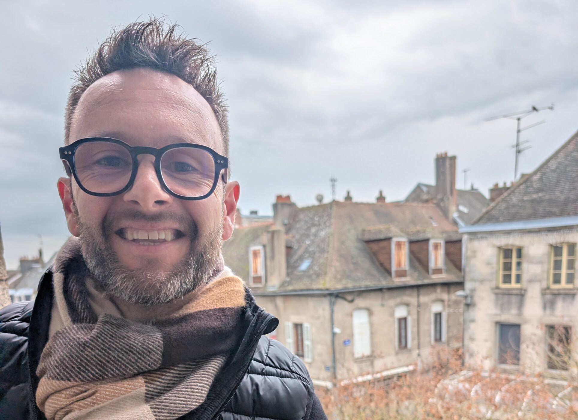 L’homme qui écoute les maisons et les gens